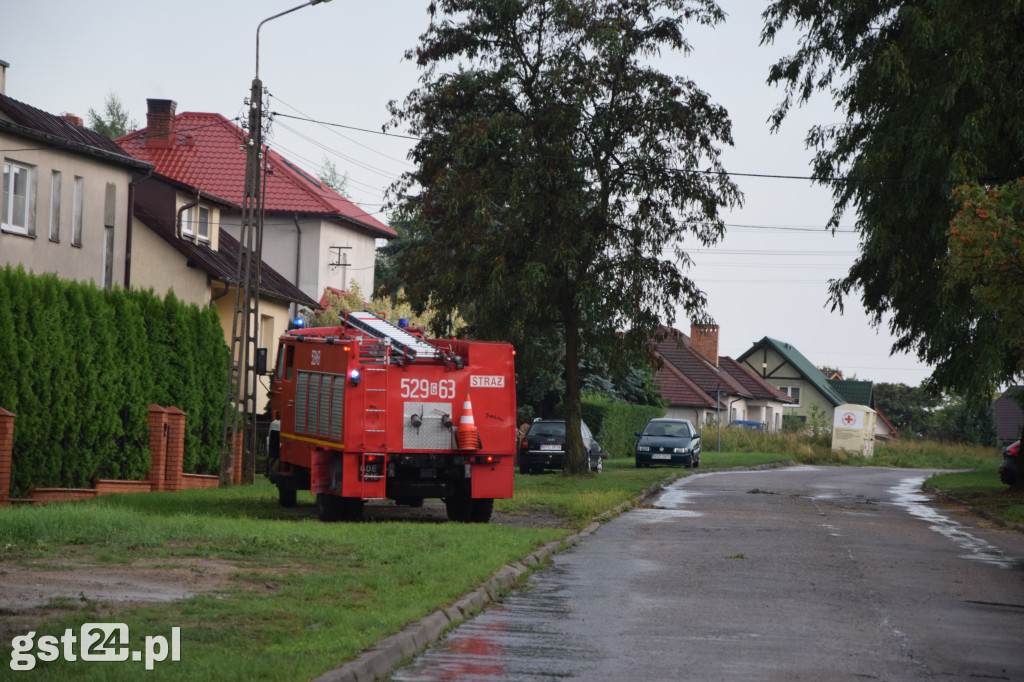 Ulewa w Zblewie,połamane drzewa,zalane domy