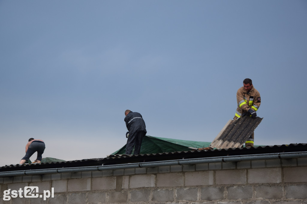 Ulewa w Zblewie,połamane drzewa,zalane domy