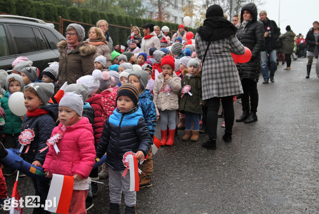 Biało-czerwona parada w Skarszewach