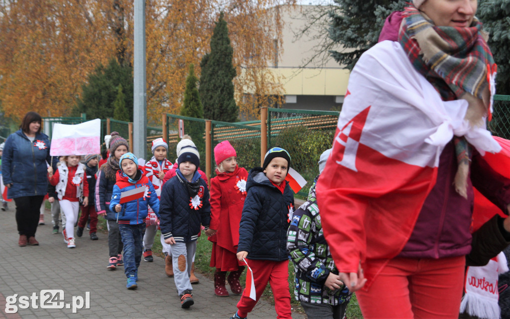 Biało-czerwona parada w Skarszewach