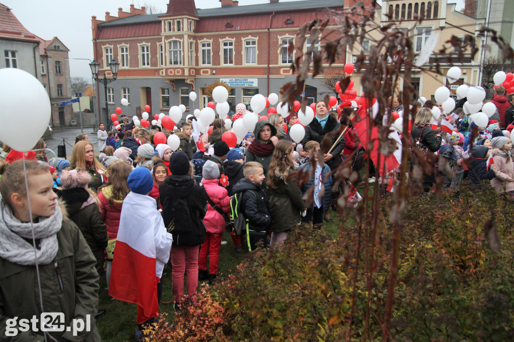 Biało-czerwona parada w Skarszewach