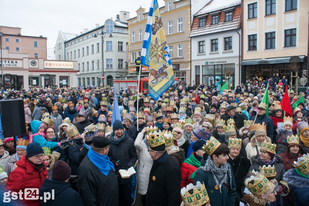 ORSZAK TRZECH KRÓLI ODDAŁ POKŁON JEZUSOWI W STOLICY KOCIEWIA PRZY PARAFII ŚW.WOJCIECHA
