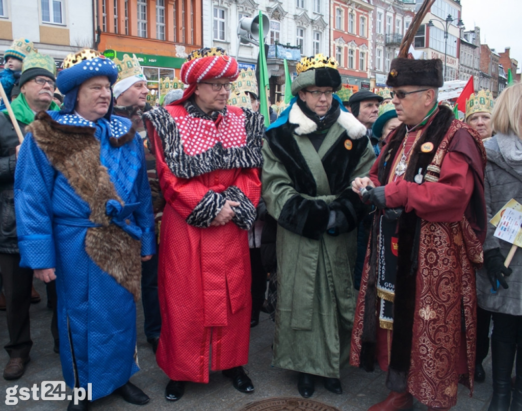ORSZAK TRZECH KRÓLI ODDAŁ POKŁON JEZUSOWI W STOLICY KOCIEWIA PRZY PARAFII ŚW.WOJCIECHA