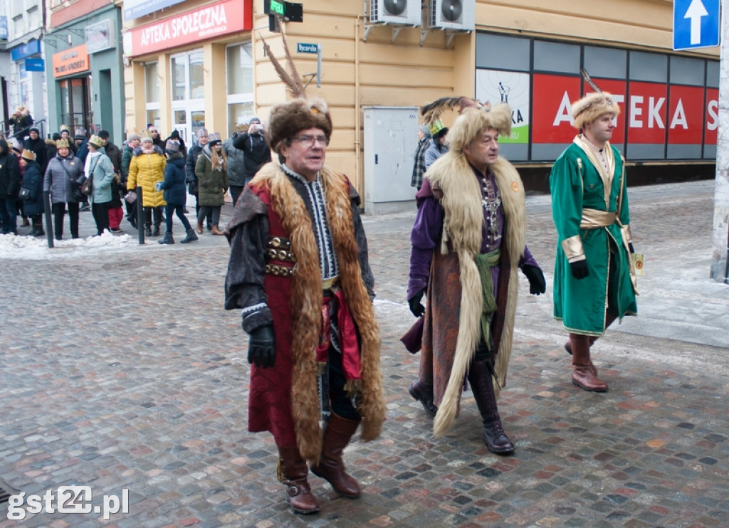 ORSZAK TRZECH KRÓLI ODDAŁ POKŁON JEZUSOWI W STOLICY KOCIEWIA PRZY PARAFII ŚW.WOJCIECHA