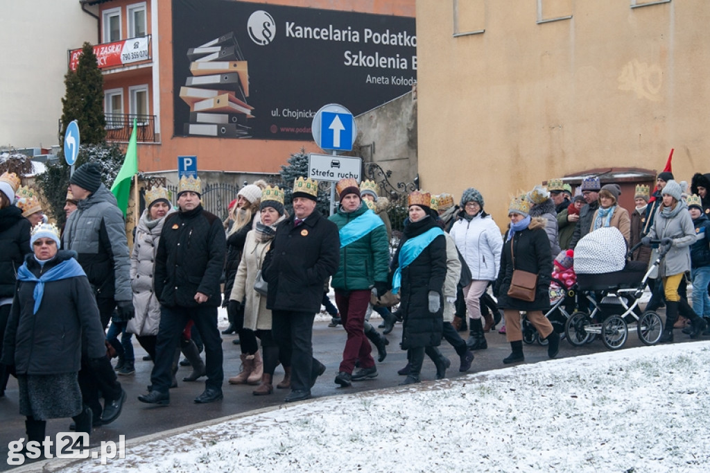 ORSZAK TRZECH KRÓLI ODDAŁ POKŁON JEZUSOWI W STOLICY KOCIEWIA PRZY PARAFII ŚW.WOJCIECHA