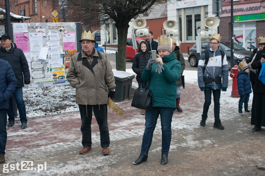 ORSZAK TRZECH KRÓLI ODDAŁ POKŁON JEZUSOWI W STOLICY KOCIEWIA PRZY PARAFII ŚW.WOJCIECHA