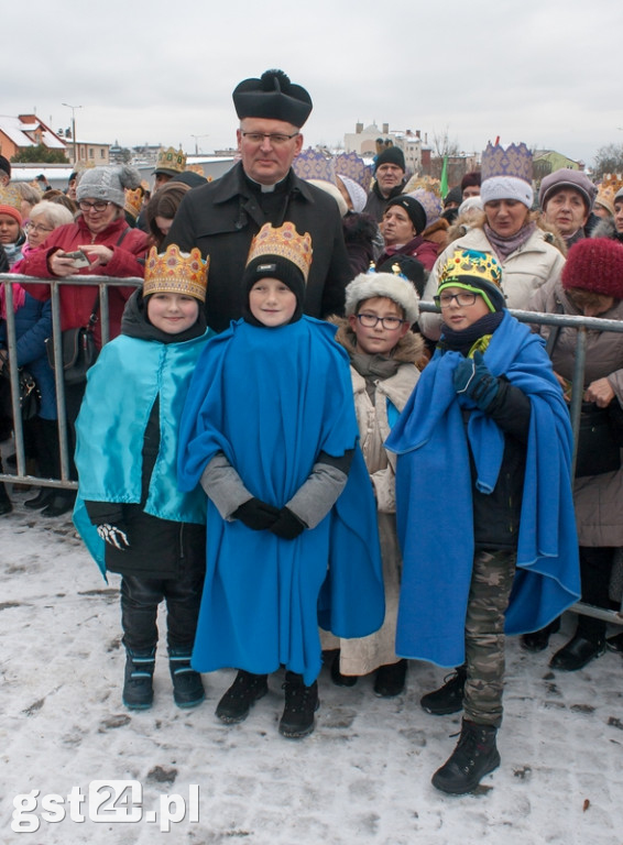 ORSZAK TRZECH KRÓLI ODDAŁ POKŁON JEZUSOWI W STOLICY KOCIEWIA PRZY PARAFII ŚW.WOJCIECHA