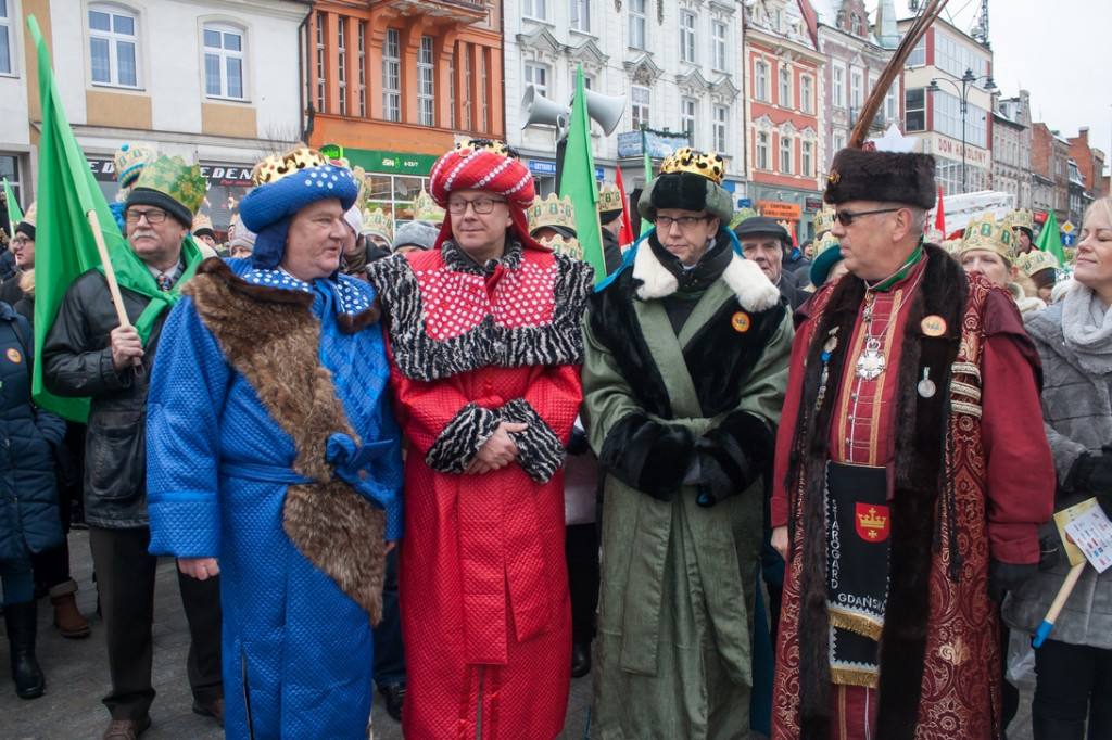 ORSZAK TRZECH KRÓLI ODDAŁ POKŁON JEZUSOWI W STOLICY KOCIEWIA PRZY PARAFII ŚW.WOJCIECHA