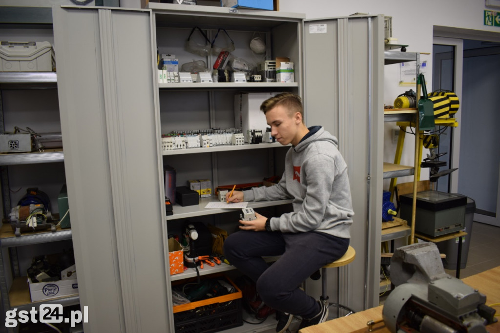 Nowoczesna pracownia maszyn i urządzeń elektrycznych