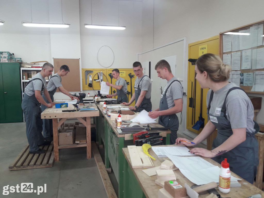 Egzamin końcowy w zawodzie HOLZMECHANIKER w Czarnej Wodzie