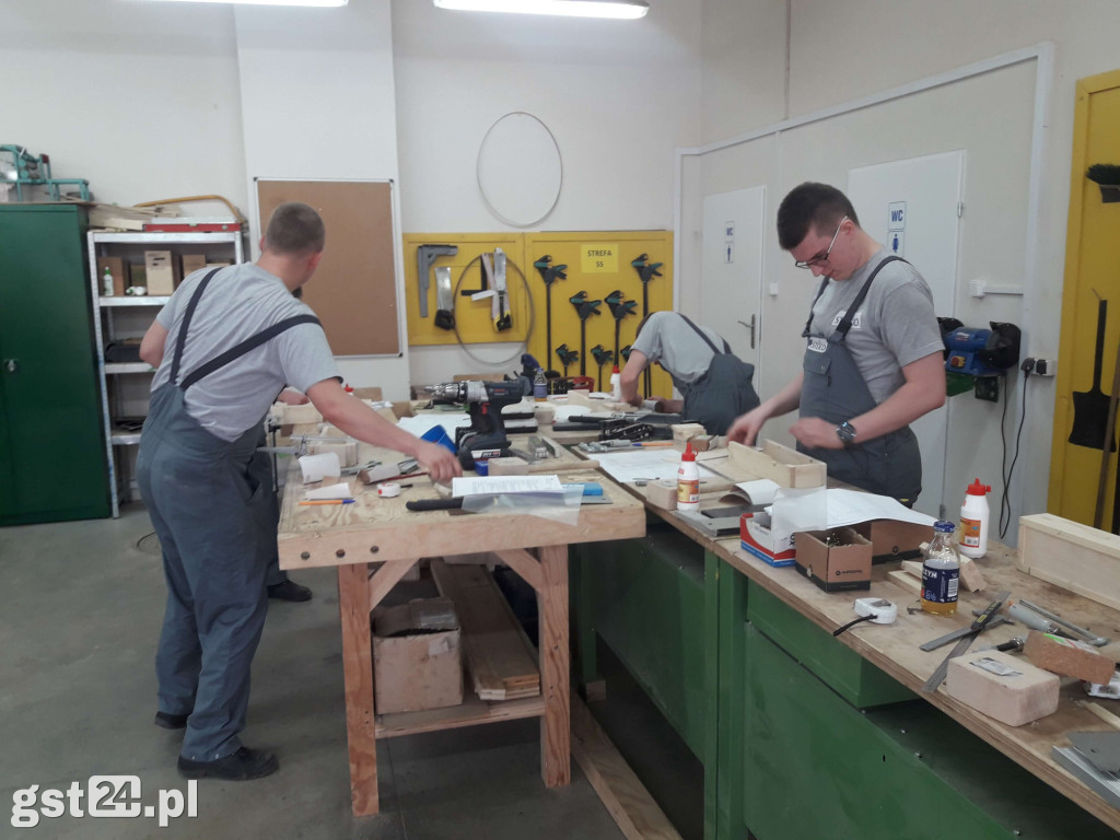 Egzamin końcowy w zawodzie HOLZMECHANIKER w Czarnej Wodzie