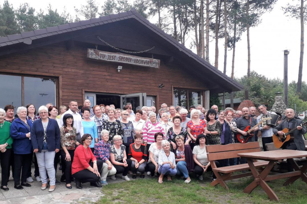 MAJÓWKA ZBLEWSKICH SENIORÓW