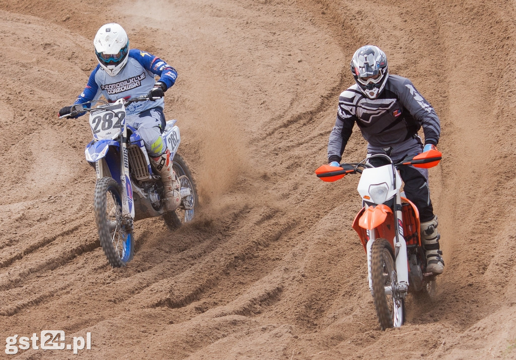 Pokazy Motocrossowe na torze w Pączewie
