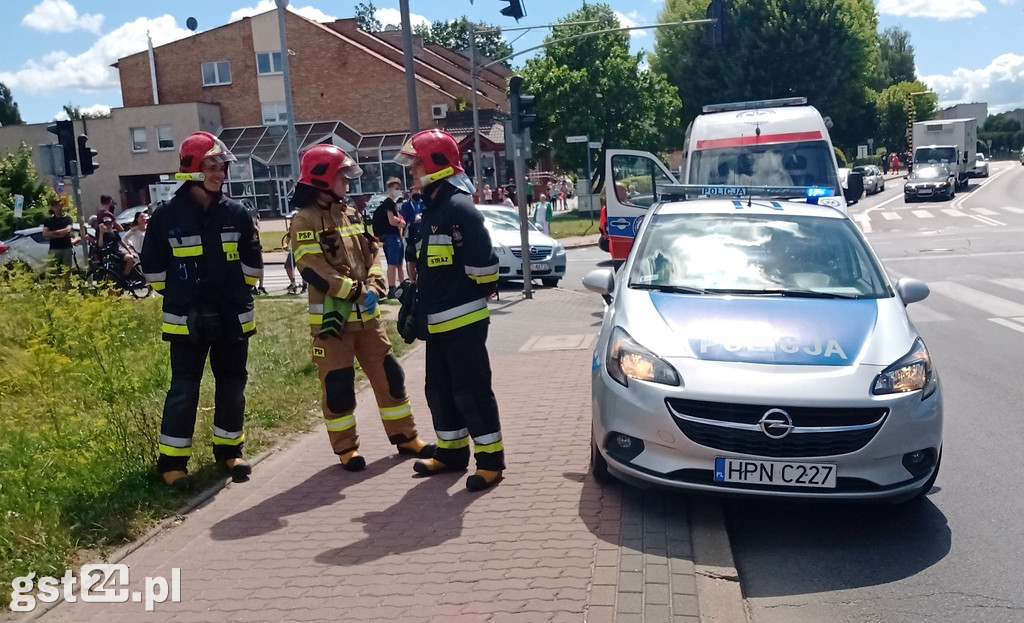 9-Letni Chłopiec Wbiegł Na Czerwonym Świetle Pod Jadący Samochód