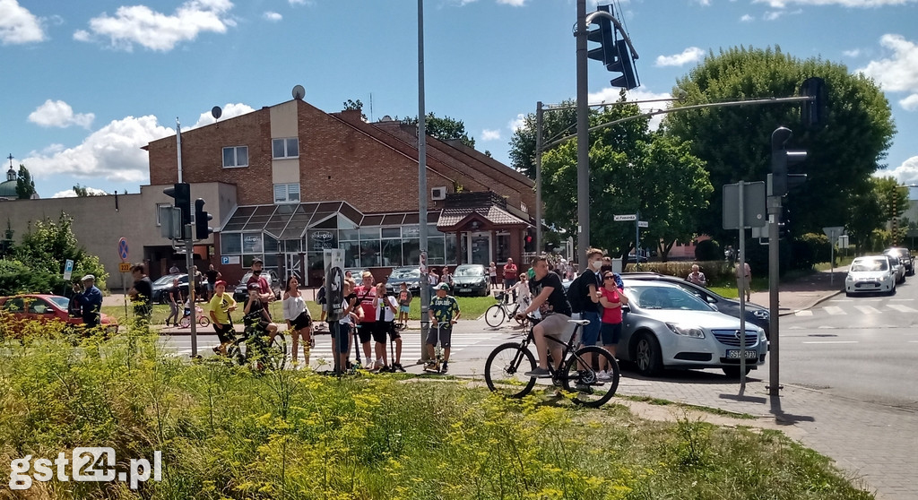 9-Letni Chłopiec Wbiegł Na Czerwonym Świetle Pod Jadący Samochód