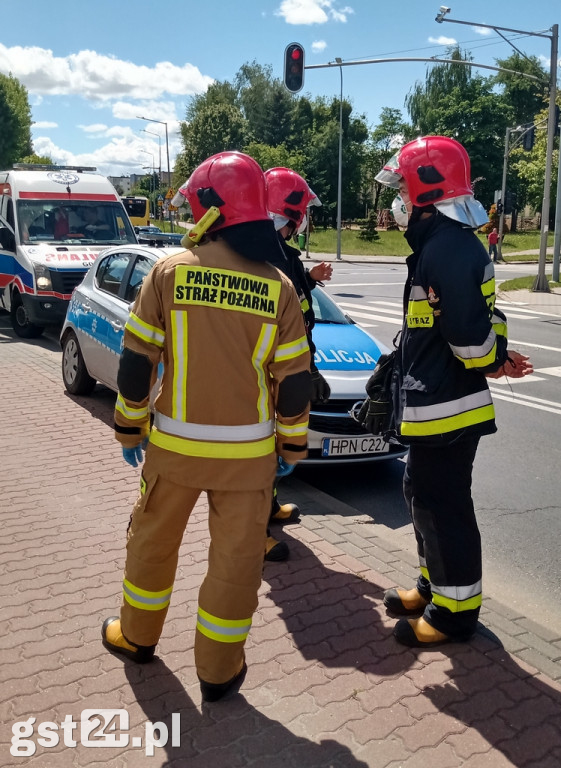 9-Letni Chłopiec Wbiegł Na Czerwonym Świetle Pod Jadący Samochód