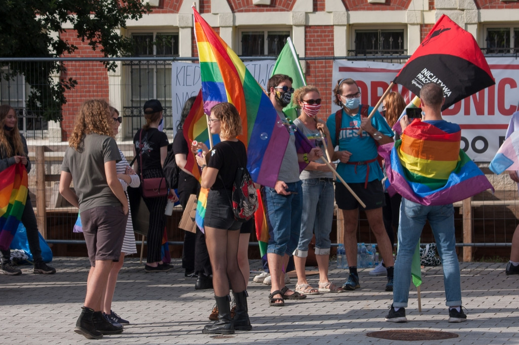 PROTEST ŚRODOWISK LGBT NA STAROGARDZKIM RYNKU