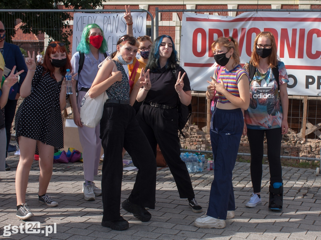PROTEST ŚRODOWISK LGBT NA STAROGARDZKIM RYNKU