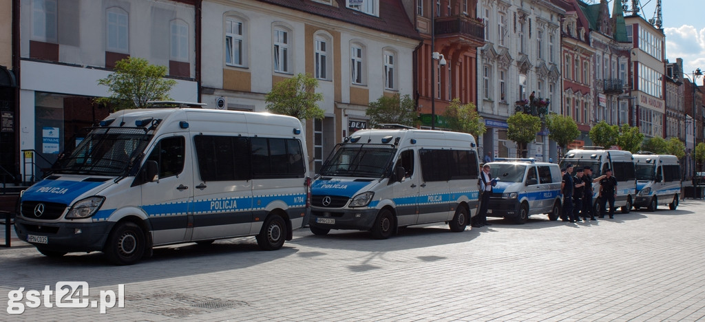 PROTEST ŚRODOWISK LGBT NA STAROGARDZKIM RYNKU