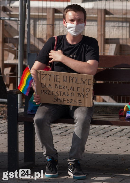 PROTEST ŚRODOWISK LGBT NA STAROGARDZKIM RYNKU