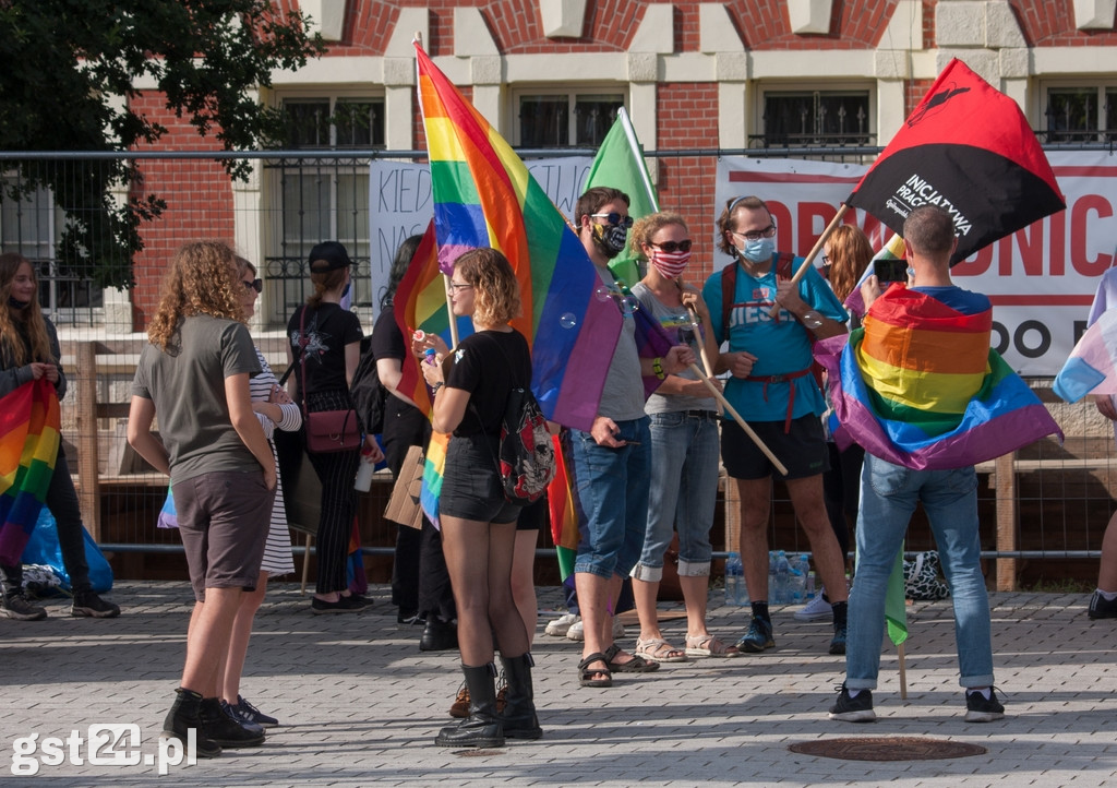 PROTEST ŚRODOWISK LGBT NA STAROGARDZKIM RYNKU