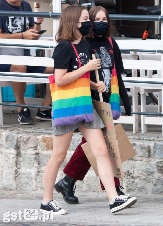 PROTEST ŚRODOWISK LGBT NA STAROGARDZKIM RYNKU