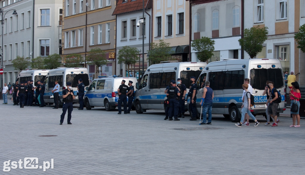 PROTEST ŚRODOWISK LGBT NA STAROGARDZKIM RYNKU