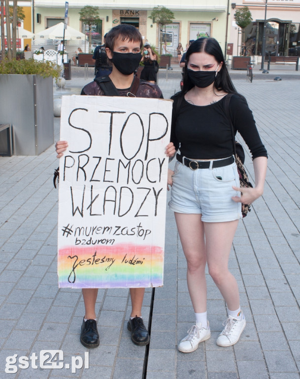 PROTEST ŚRODOWISK LGBT NA STAROGARDZKIM RYNKU