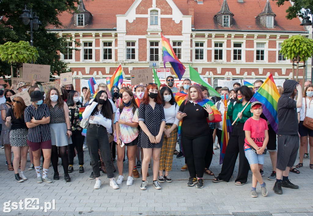 PROTEST ŚRODOWISK LGBT NA STAROGARDZKIM RYNKU