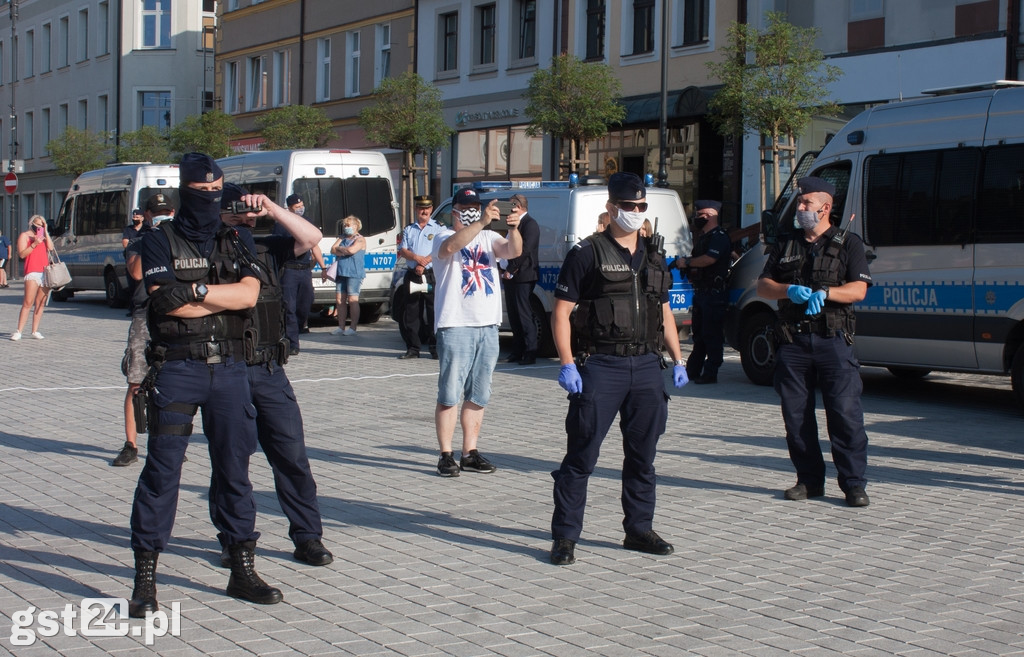 PROTEST ŚRODOWISK LGBT NA STAROGARDZKIM RYNKU