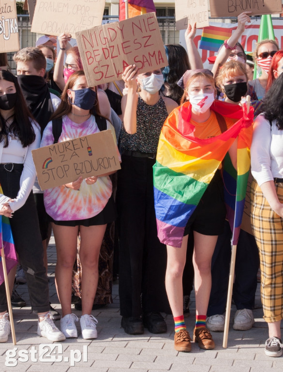 PROTEST ŚRODOWISK LGBT NA STAROGARDZKIM RYNKU