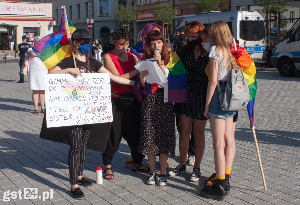 PROTEST ŚRODOWISK LGBT NA STAROGARDZKIM RYNKU