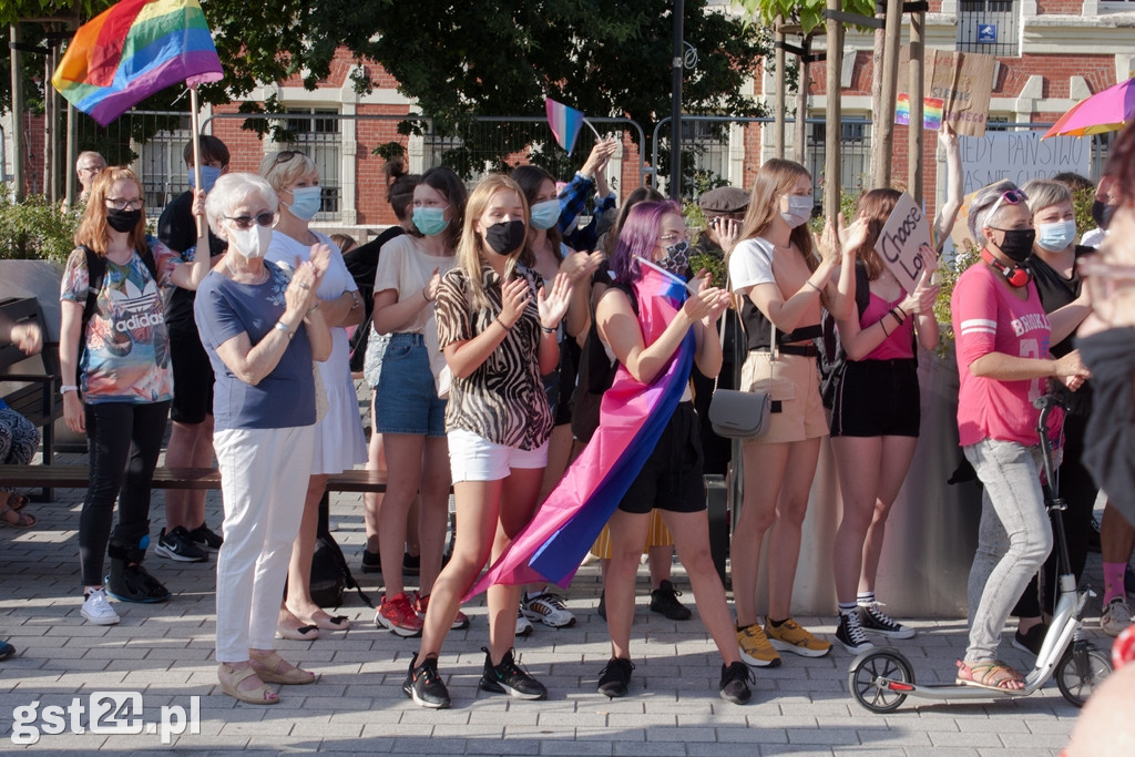 PROTEST ŚRODOWISK LGBT NA STAROGARDZKIM RYNKU