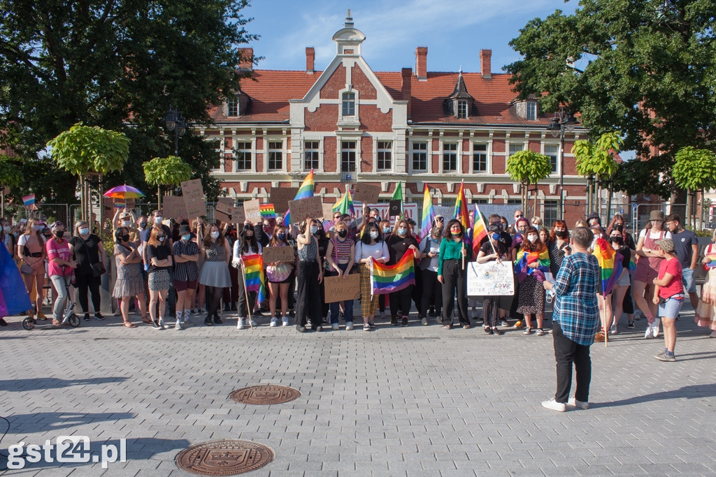 PROTEST ŚRODOWISK LGBT NA STAROGARDZKIM RYNKU