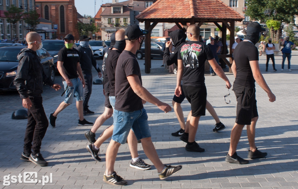 PROTEST ŚRODOWISK LGBT NA STAROGARDZKIM RYNKU