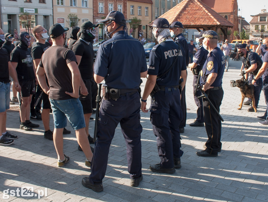 PROTEST ŚRODOWISK LGBT NA STAROGARDZKIM RYNKU