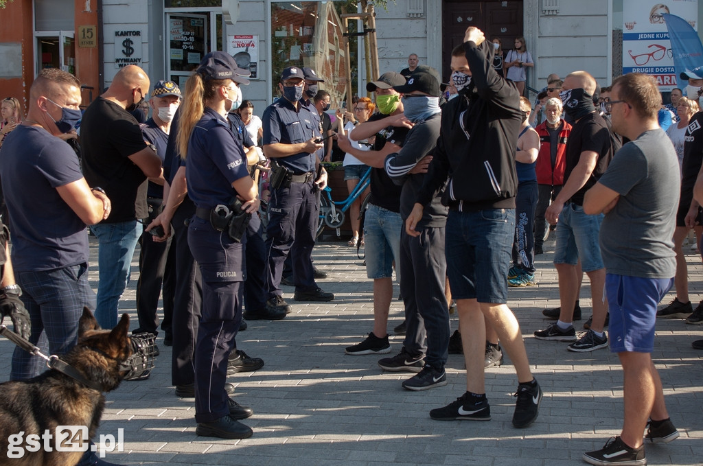 PROTEST ŚRODOWISK LGBT NA STAROGARDZKIM RYNKU