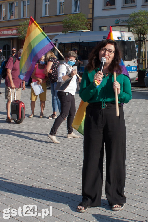 PROTEST ŚRODOWISK LGBT NA STAROGARDZKIM RYNKU