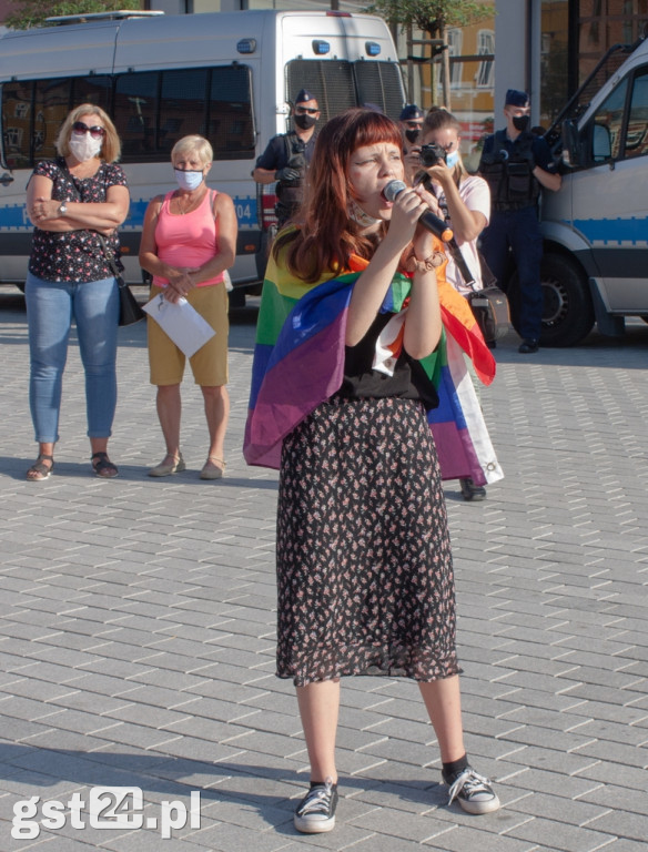 PROTEST ŚRODOWISK LGBT NA STAROGARDZKIM RYNKU