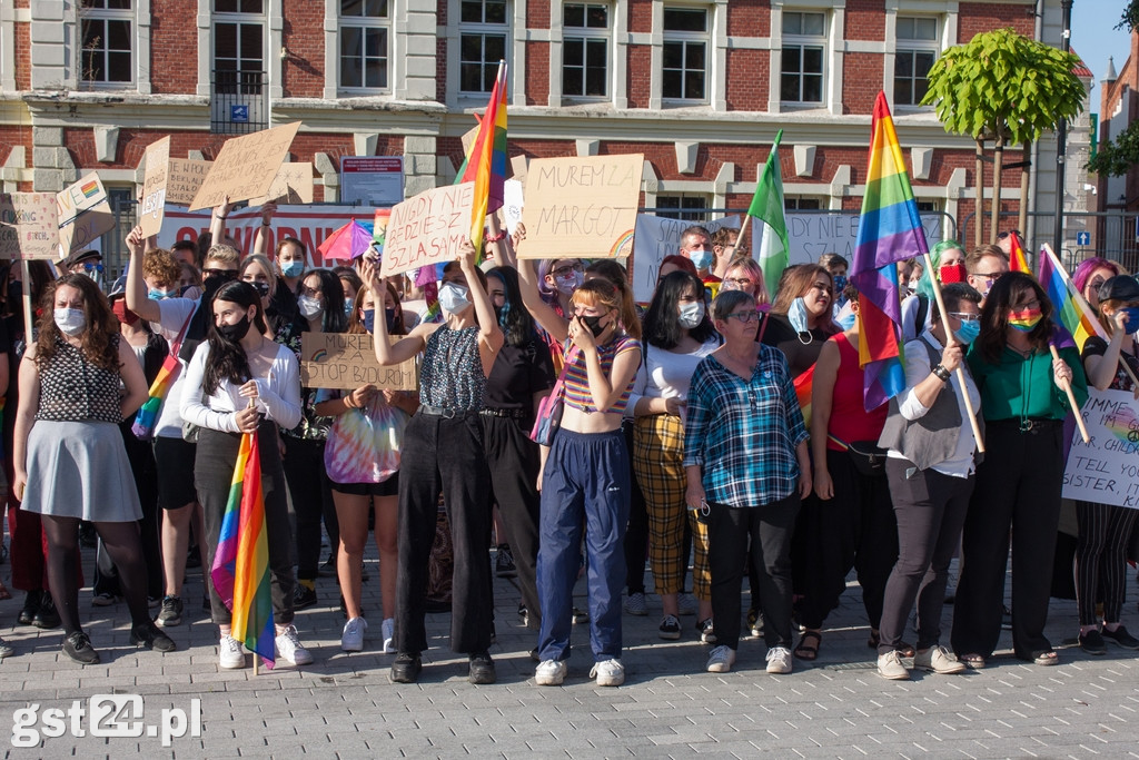 PROTEST ŚRODOWISK LGBT NA STAROGARDZKIM RYNKU