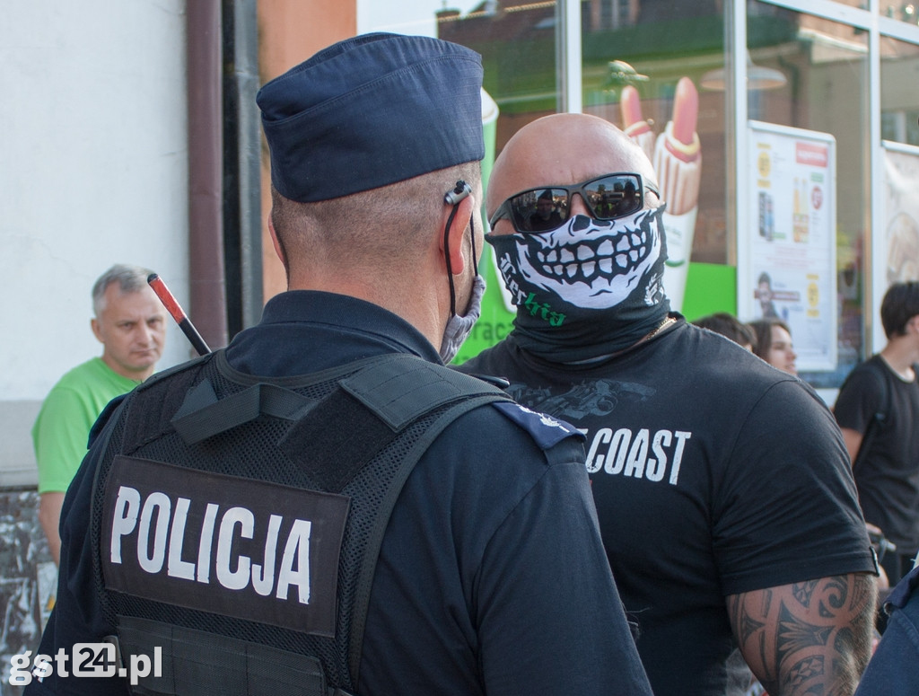 PROTEST ŚRODOWISK LGBT NA STAROGARDZKIM RYNKU