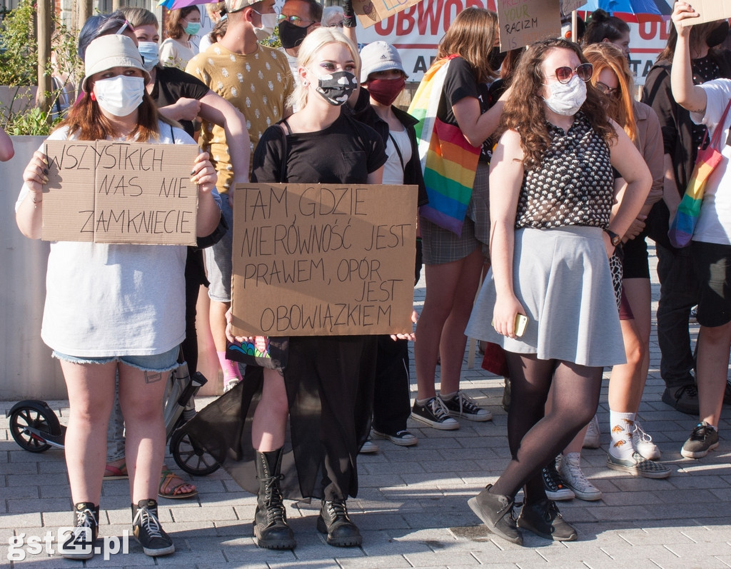 PROTEST ŚRODOWISK LGBT NA STAROGARDZKIM RYNKU