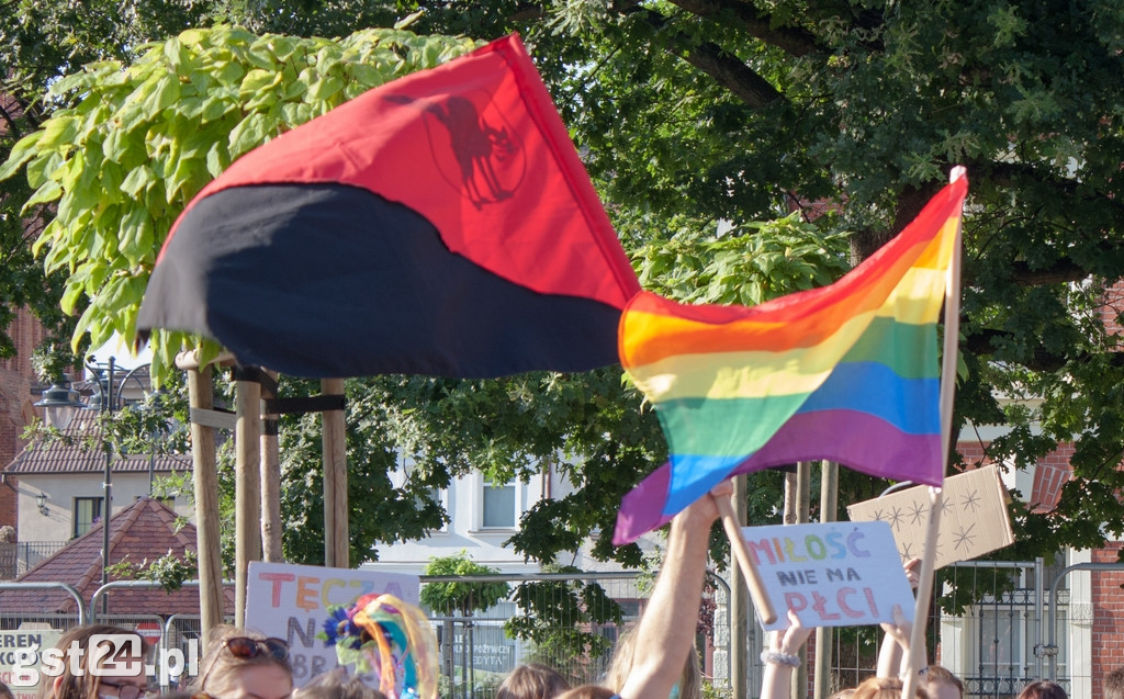 PROTEST ŚRODOWISK LGBT NA STAROGARDZKIM RYNKU