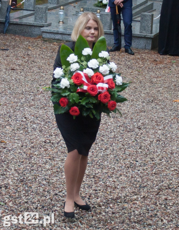 UCZCILI PAMIĘĆ POMORDOWANYCH W LESIE SZPĘGAWSKIM
