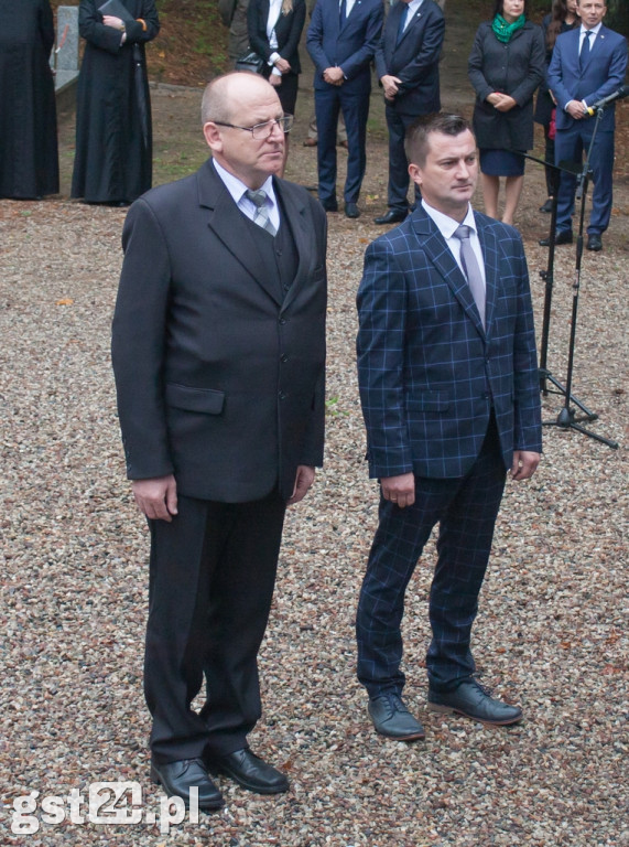 UCZCILI PAMIĘĆ POMORDOWANYCH W LESIE SZPĘGAWSKIM