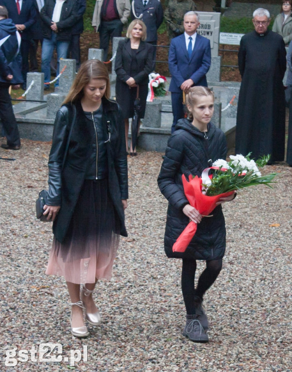UCZCILI PAMIĘĆ POMORDOWANYCH W LESIE SZPĘGAWSKIM