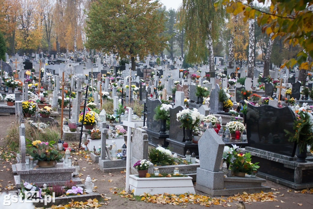ZMKNIĘTE CMENTARZE