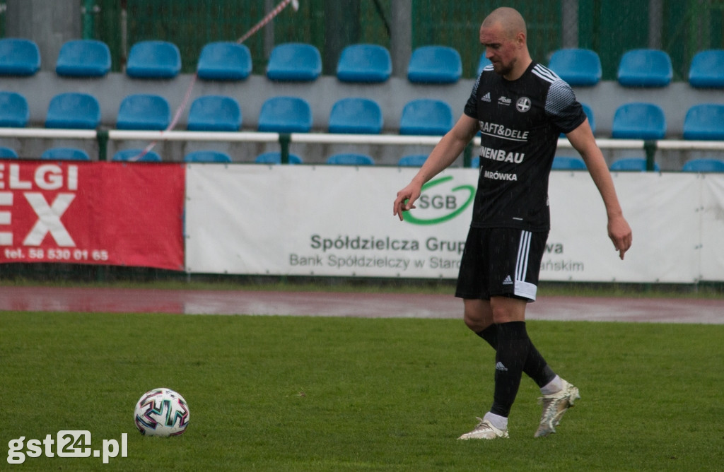 Zacięty Mecz Piłkarzy KP Starogard - Elana Toruń