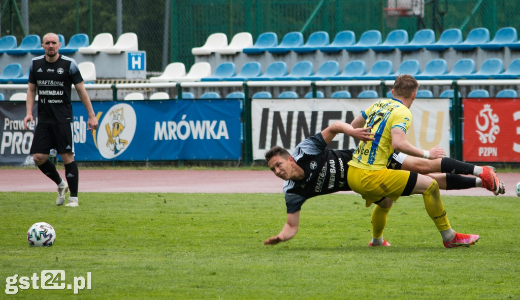 Zacięty Mecz Piłkarzy KP Starogard - Elana Toruń