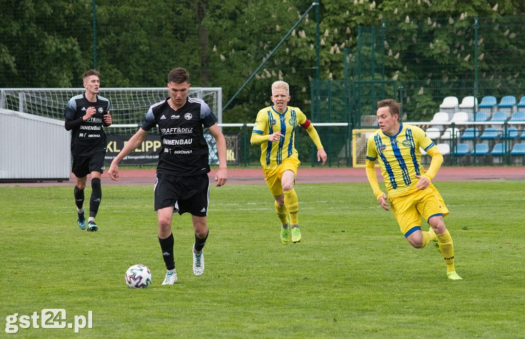 Zacięty Mecz Piłkarzy KP Starogard - Elana Toruń